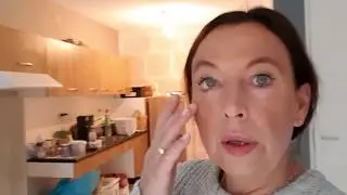Vloer weer schoon met chloor(dikke bleek) en de muren een kleur gegeven