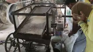 Broken rice  separator .