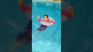 Anaya Kab Tak Swimming Pool Mein Masti Karti Rahegi 😳