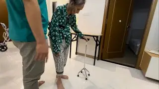 VN24 - Me tập dùng gậy 