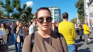 Млада дама, недоволна от новите мерки срещу коронавирус