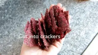 RAW DEHYDRATED CRACKERS // Recipe | Nikki Sharp