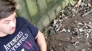 Хаос на пит-байках, Мэтту пришлось много ехать левой рукой, но не хватило мастерства или удачи!