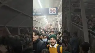 Very Long Queue and High Wait Time to Enter Sikandarpur Metro, Gurgaon #Delhimetro #Gurugram #delhi