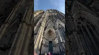 Cologne Cathedral 🏰🌟 🛤️✨ #CologneCathedral #TravelShorts #ArchitecturalBeauty #ExploreCologne