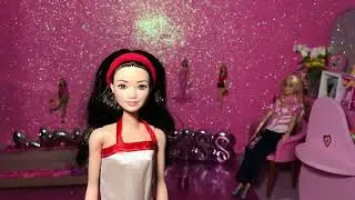 Vistiendo a una Barbie con un pack de ropita!!