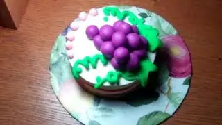 Making of mini grapes cake from play-doh
