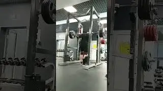 Тяжелый присед 180кг  в лучшем фитнес клубе Иркутска😎 #powerlifting #strong #usa #reels #sbd