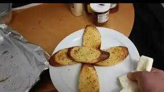 Fresh Oven Garlic Bread &ndash; Yummy & Crispy!😋# Garlic Bread 