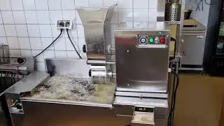 Automatic falafel machine with fryer