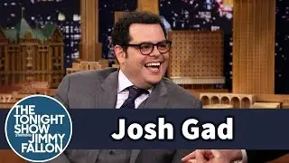 Josh Gad Posed with Olaf in Times Square
