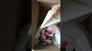 How I pack paper flower bouquet arrangements #paperflowerarrangement #flowers #rosebouquet