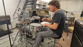 Drumming along the groovy Earth Wind & Fire track 'In time' - Sonor SQ2 drums