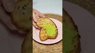 Avocado Toast Rapid și Delicios | Mic Dejun Sănătos cu Semințe și Parmezan