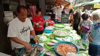 攤位前全是人，價格越喊越低，整場賣到翻  阿源海鮮拍賣@台中水湳市場