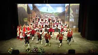 Мома от село ке бега