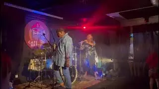Concert live au Caf&eacute; Breton &agrave; Perros-Guirec le 12 ao&ucirc;t 2024