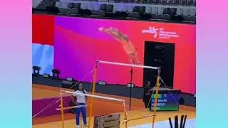 Sofia Weisberg nas paralelas mundial de gin&aacute;stica art&iacute;stica em Jakarta na Indon&eacute;sia classificat&oacute;rias