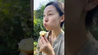 Have you ever eaten a passion fruit like this? #fruit #shorts