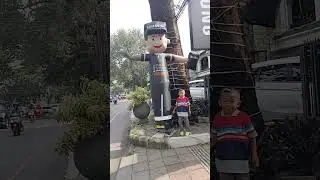 Alghi berburu boneka angin di Samsung galaxy di jalan Ijen Malang/Samping Resto Latar  Ijen Resto.