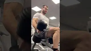 Calisthenics athlete tests bicep strength