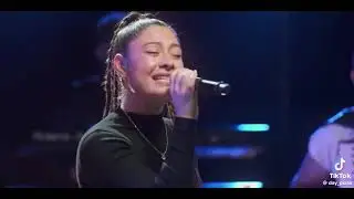 VALENTINA M&Aacute;RQUEZ - Vestido azul ( muy buena versi&oacute;n)