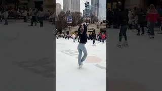 skating downtown Chicago!! ⛸️❄️🏙️ #figureskater #iceskater #iceskating #figureskating #chicago