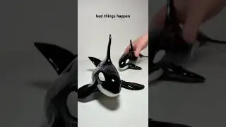 Failures in ceramics are common.Unfortunately, this pair of orcas needs to wait for repairs-kintsugi