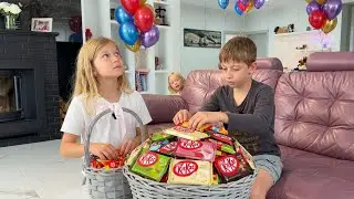 СОФИЯ СКУШАЛА НИКИН ПОДАРОК. СОФУНЬЯ ШАЛУНЬЯ