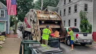 Roaring Mack Packing Heavy Recycle