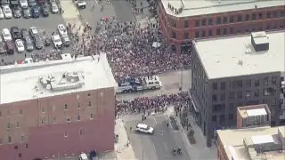 Fans describe 'family' warmth of Avs parade