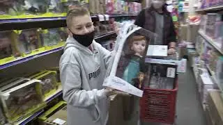 Toy Drive Expert Shopper Koen Peterson