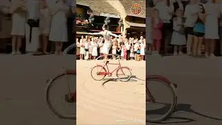 🚲🔥 &ldquo;Unbelievable Balance on a Moving Bicycle &ndash; Crowd Left Speechless!&rdquo; 😲👏