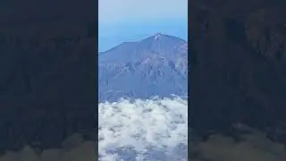 TEIDE Volcano on Tenerife - Flyby #flying #travel #volcano #rocks #canarias #geology #holiday #lava