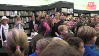 Cerys Matthews gets flash choired at the Cheltenham Literature Festival 2013