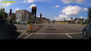 Hot Rod 454YUU Runs Red Light 454 YUU and Crash into Grandland RO70 ZGR