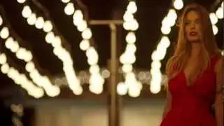 Beauty Red - Claudia Bahamon