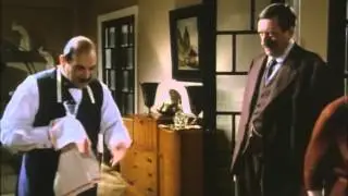 Poirot : sc&egrave;ne comique, Japp et le bidet de Miss Lemon