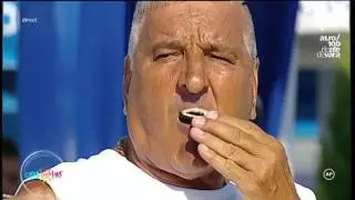 Provocare pentru Rică Răducanu! Fostul fotbalist trebuie să mănânce biscuiți fără să-i atinga