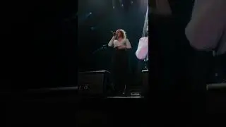 Kelly clarkson meaning of life tour - Behind these hazel eyes
