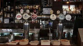 Прогулка в легендарном магазине чешского пива Pilsner Urquell в Праге