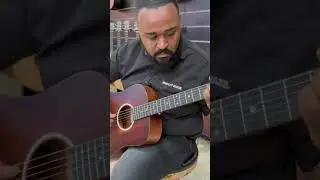 Interpreta&ccedil;&atilde;o digna de um viol&atilde;o incr&iacute;vel que &eacute; o Martin Dreadnought Junior!