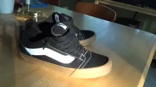 Vans Knu Skool in Black/Gum