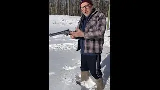 в деревне нашли огромный револьвер