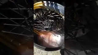 Cara menghilangkan cat bawaan pabrik rossi pakai soda api😂😂😂😂