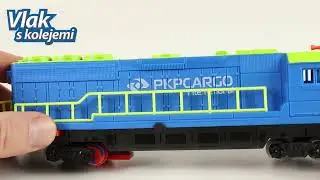 N&aacute;kladn&iacute; vlak PKP Cargo International s vag&oacute;ny a kolejemi se zvukem a světlem