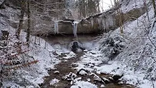 Heloks Hiking - 10 Tösstaler Winter Wasserfälle
