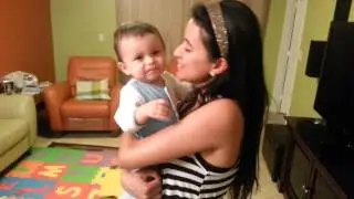 Davi mordendo mamae