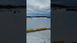 В Sandvika на Осло фьерде каток
