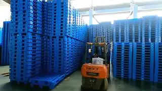 3 runner flat plastic pallet